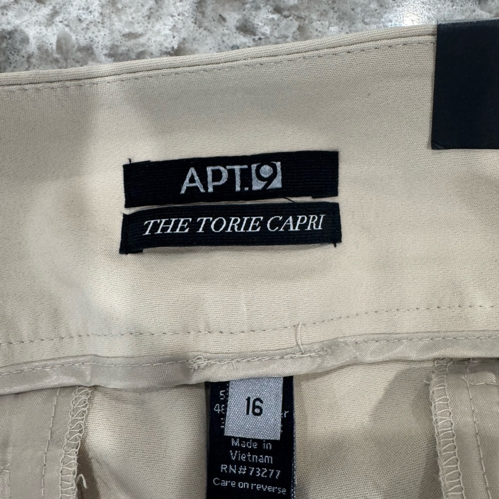 Apt. 9 Tan Capri Style pants - Picture 4 of 8
